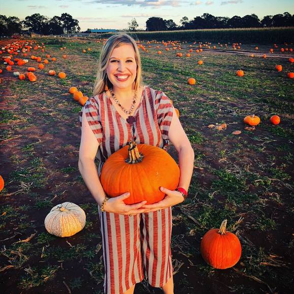 Meet your Posher, Holley - Picture 1 of 1